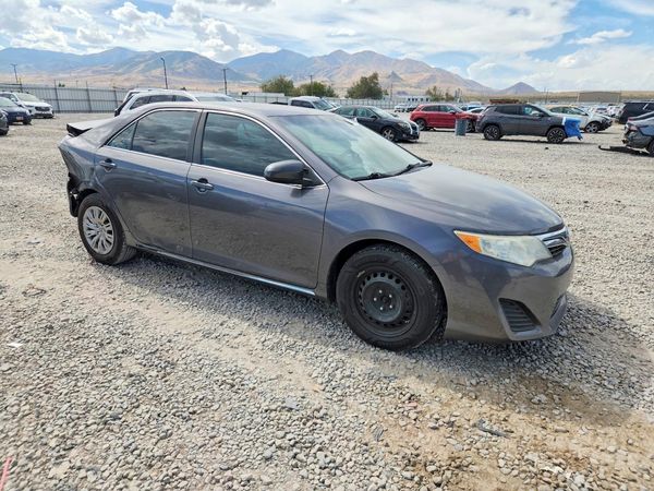 2014 TOYOTA CAMRY — Passenger 3/4