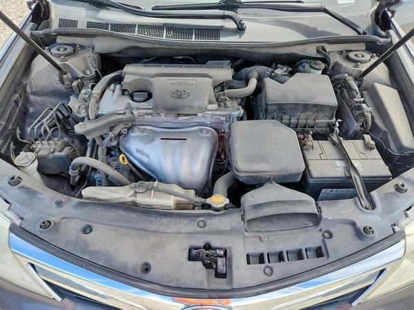 2014 TOYOTA CAMRY — Engine bay
