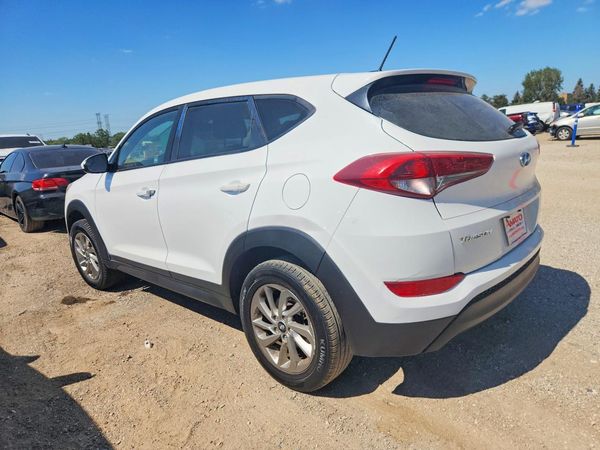 2017 HYUNDAI TUCSON SE (no options) — DSRA
