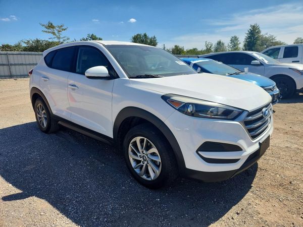 2017 HYUNDAI TUCSON SE (no options) — Passenger 3/4