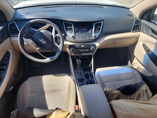2017 HYUNDAI TUCSON SE (no options) — CKPT