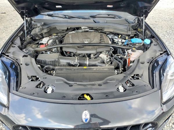 2024 MASERATI GRECALE — Engine bay
