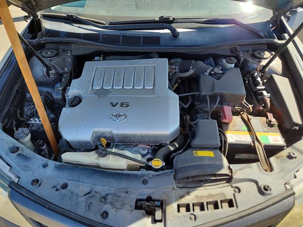 2012 TOYOTA CAMRY — Engine bay