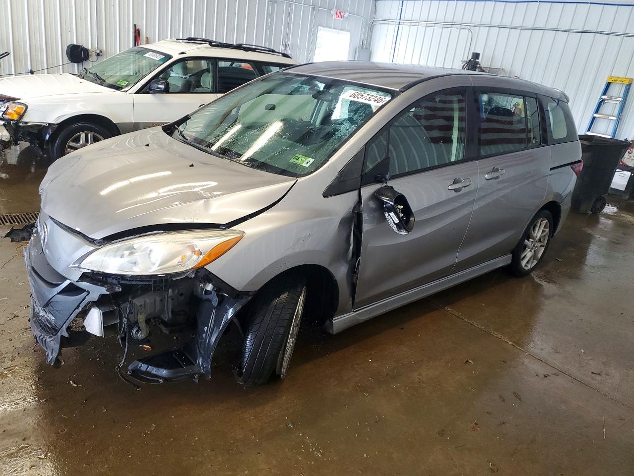2013 MAZDA 5 Touring/GS — Front 3/4