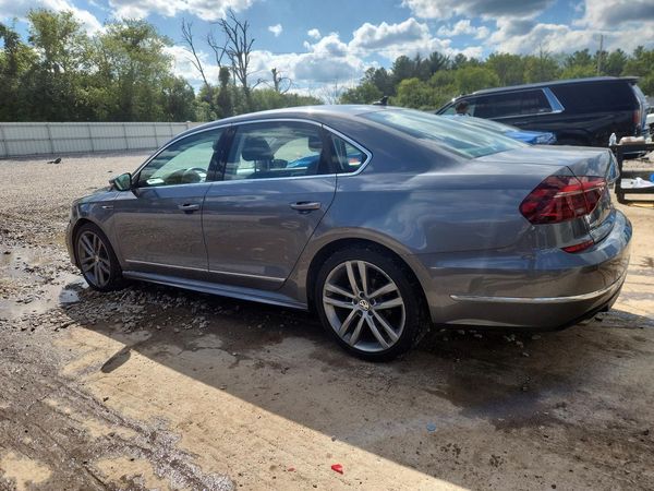 2019 VOLKSWAGEN PASSAT SE R-Line