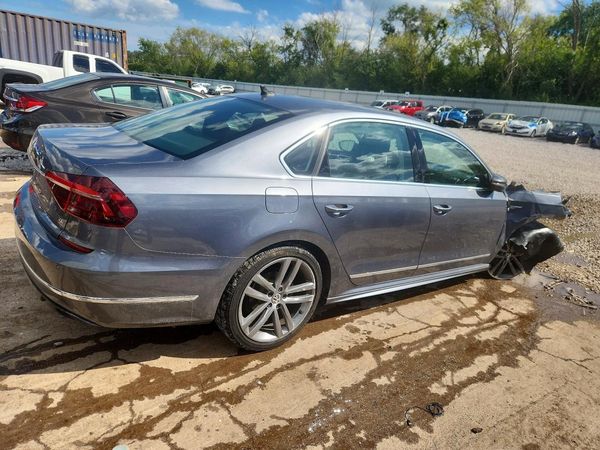 2019 VOLKSWAGEN PASSAT SE R-Line