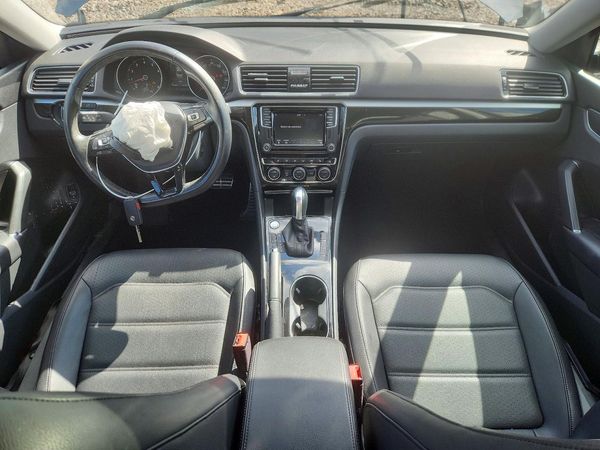 2019 VOLKSWAGEN PASSAT SE R-Line