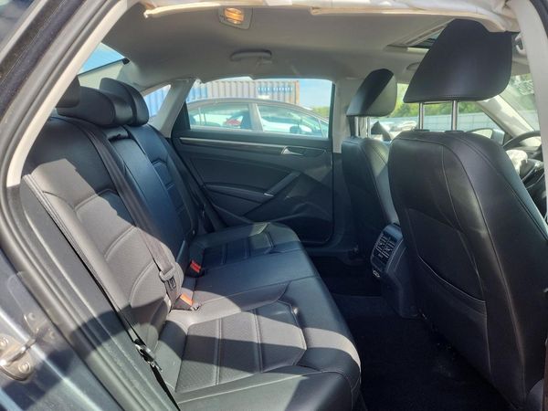 2019 VOLKSWAGEN PASSAT SE R-Line