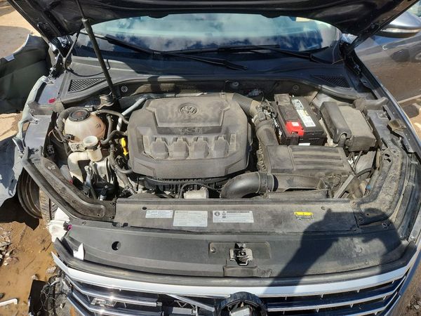 2019 VOLKSWAGEN PASSAT SE R-Line