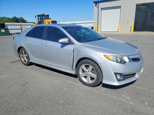 2014 TOYOTA CAMRY — Passenger 3/4