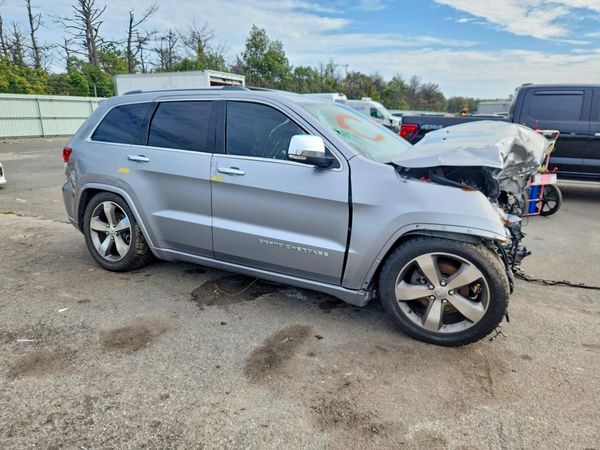 2015 JEEP CHEROKEE Overland — Passenger 3/4