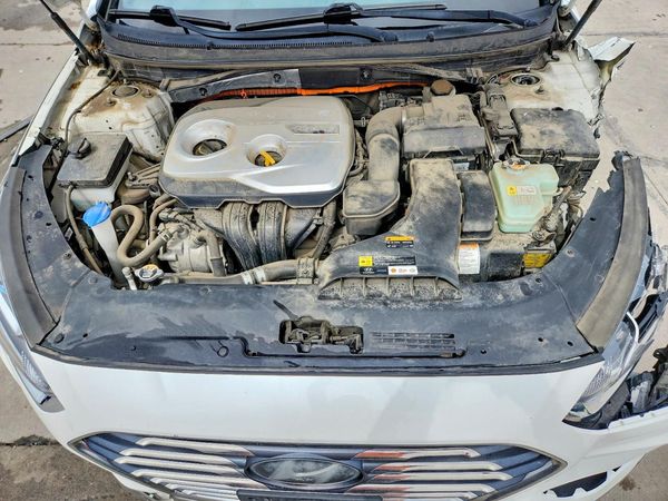 2019 HYUNDAI SONATA Hybrid Limited — Engine bay