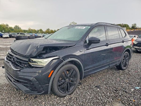 2022 VOLKSWAGEN TIGUAN SE R-Line Black — Front 3/4