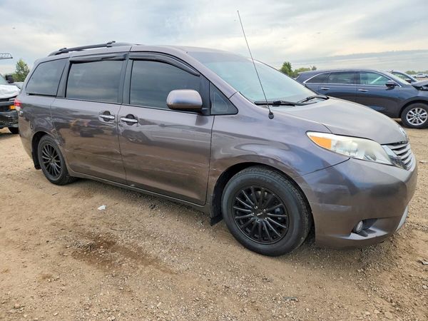 2012 TOYOTA SIENNA