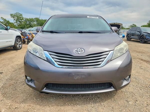 2012 TOYOTA SIENNA