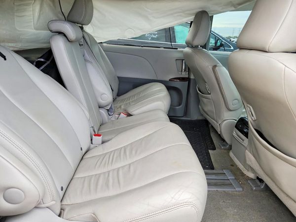 2012 TOYOTA SIENNA