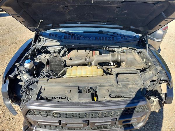 2020 FORD F150 — Engine bay