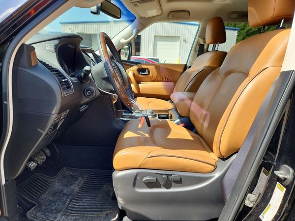 2016 INFINITI QX80 — DENT