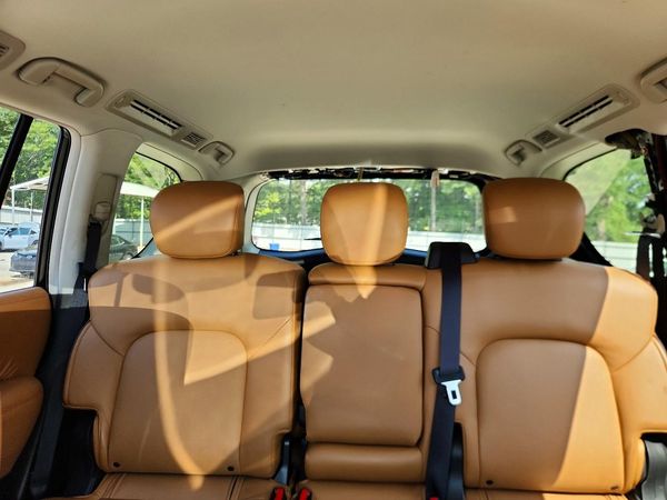 2016 INFINITI QX80 — SUVN