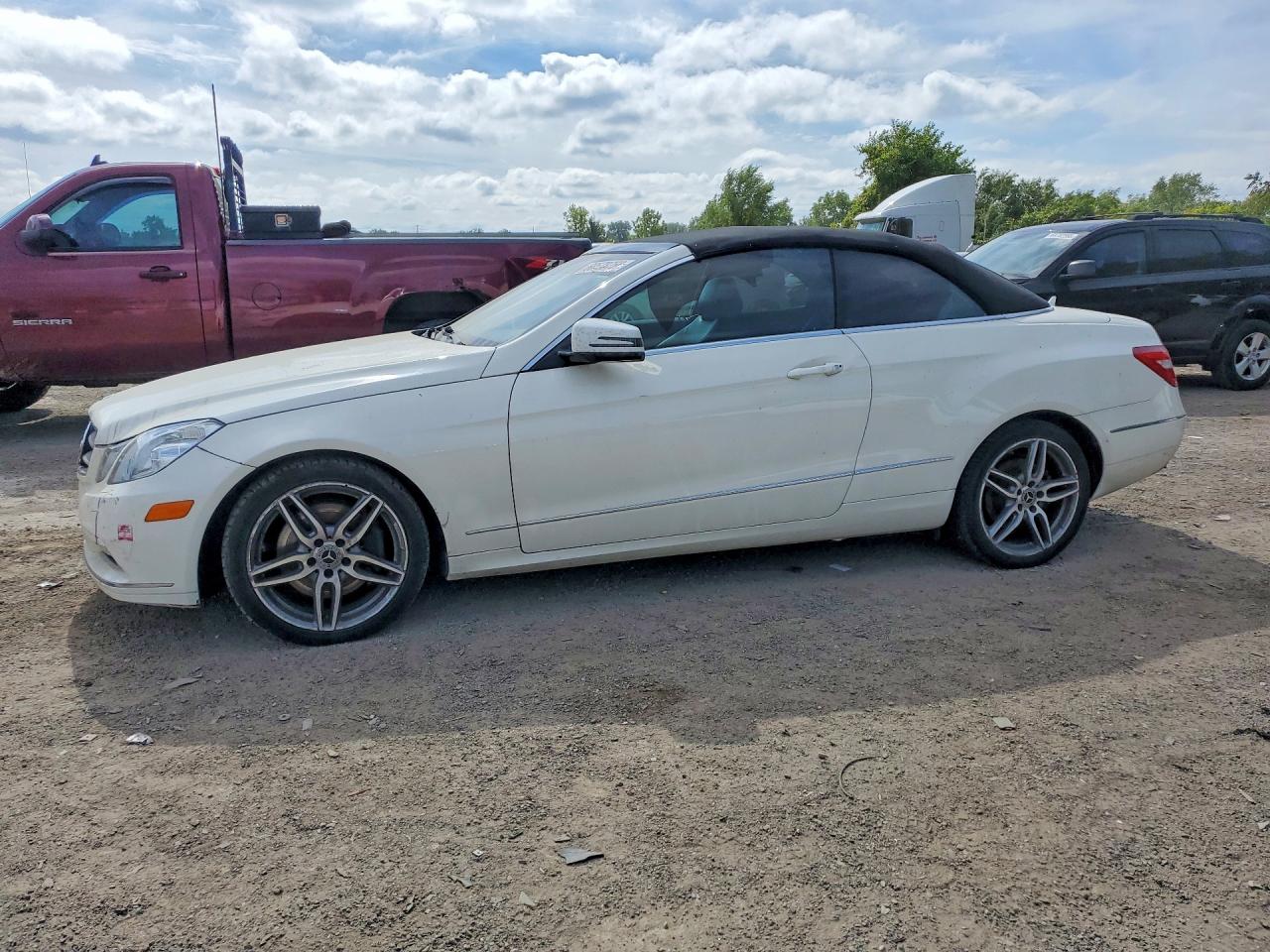 2013 MERCEDES-BENZ E E350 — Front 3/4