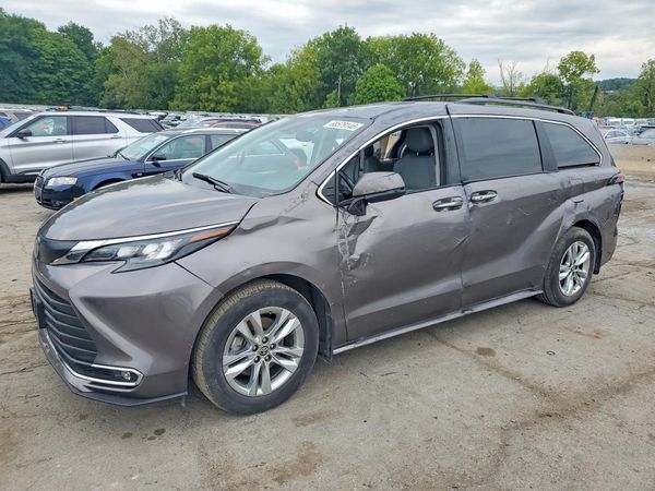2024 TOYOTA SIENNA XLE