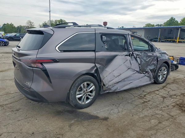 2024 TOYOTA SIENNA XLE