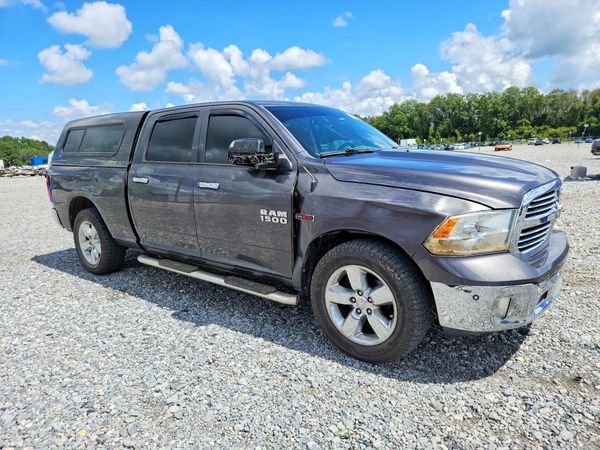 2015 RAM 1500 SLT
