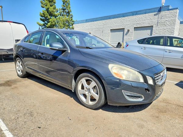 2013 VOLVO S60 — Passenger 3/4