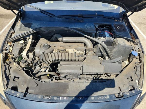 2013 VOLVO S60 — Engine bay