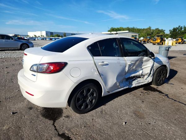 2013 MAZDA 3