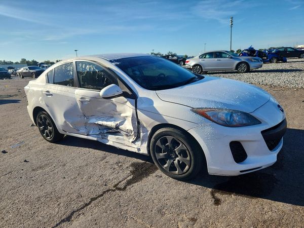 2013 MAZDA 3