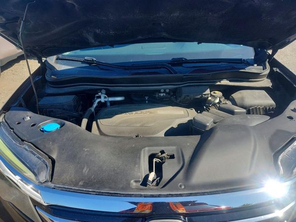2016 HONDA PILOT Elite — Engine bay