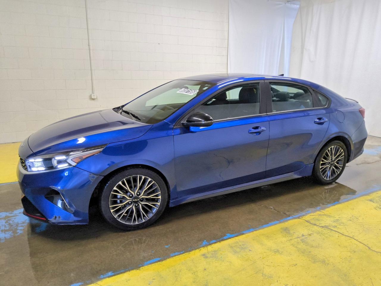 2024 KIA FORTE GT Line — Front 3/4