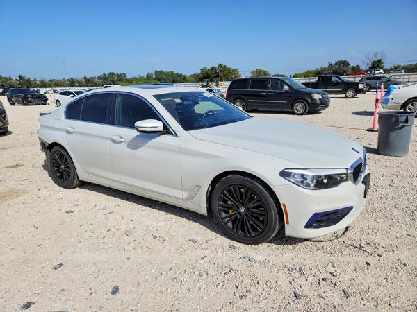 2019 BMW 530 xDrive — Passenger 3/4