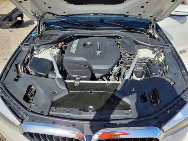 2019 BMW 530 xDrive — Engine bay