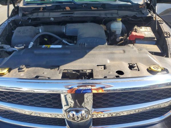 2016 RAM 1500 SLT