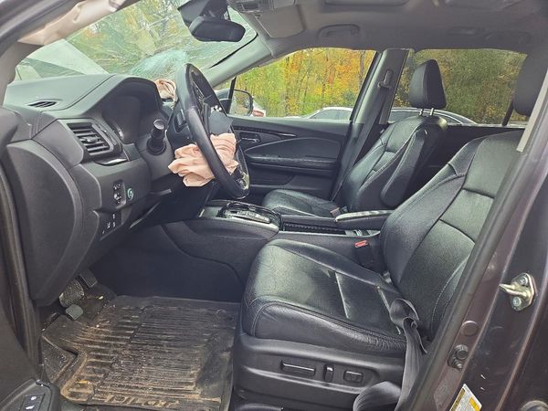 2017 HONDA PILOT TOURING — DENT