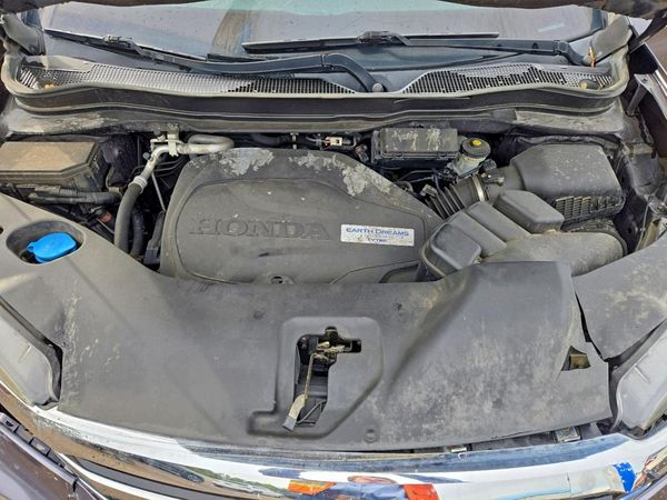 2017 HONDA PILOT TOURING — Engine bay