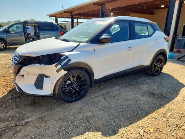2022 NISSAN KICKS