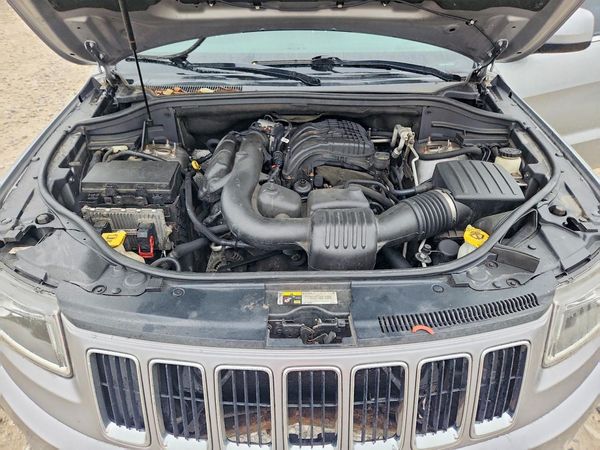 2014 JEEP GRAND CHER Laredo — Engine bay