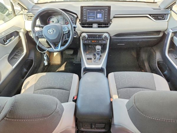 2021 TOYOTA RAV4 XLE