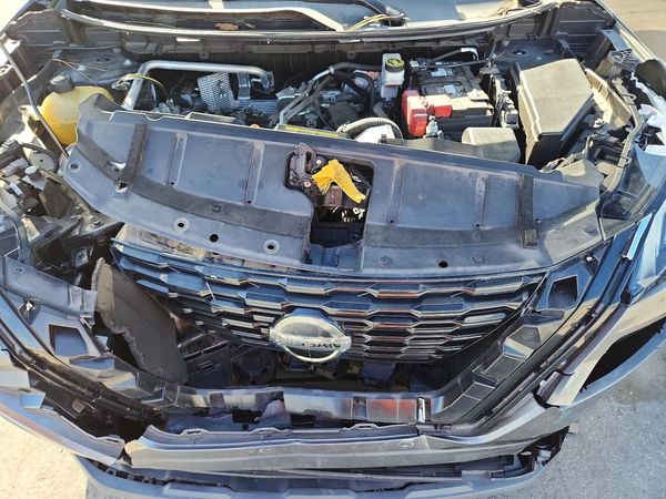 2021 NISSAN ROGUE S — Engine bay