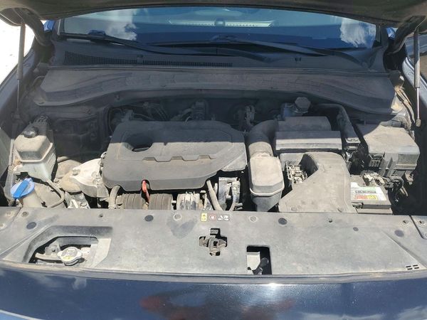 2019 HYUNDAI SANTA FE SE — Engine bay
