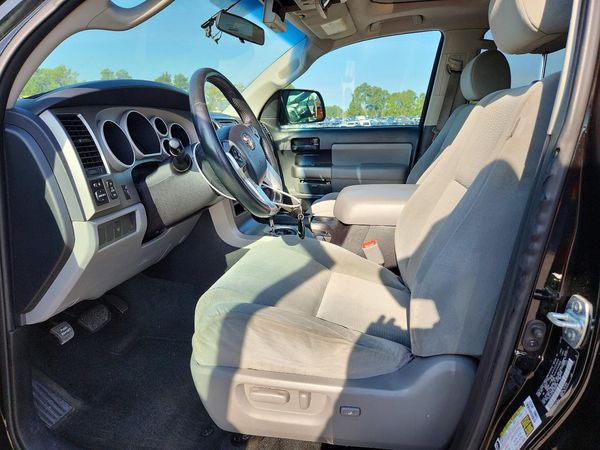 2015 TOYOTA SEQUOIA SR5 Grade