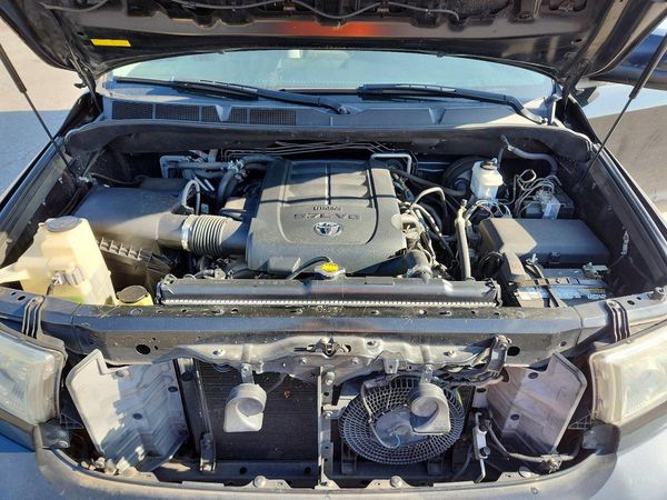 2015 TOYOTA SEQUOIA SR5 Grade
