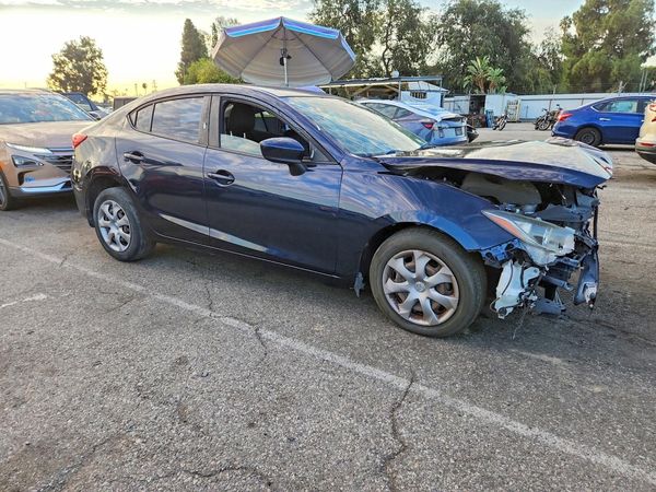 2015 MAZDA 3 Sport/GX — Passenger 3/4