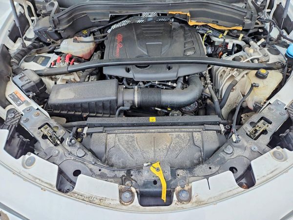 2019 ALFA ROMEO STELVIO TI AWD — Engine bay