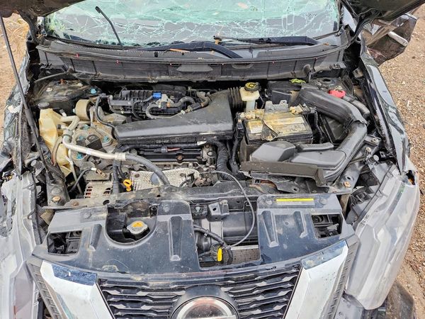 2019 NISSAN ROGUE — Engine bay