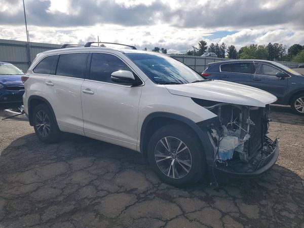 2016 TOYOTA HIGHLANDER Base/Hybrid — Passenger 3/4