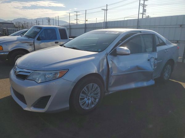 2013 TOYOTA CAMRY — Front 3/4